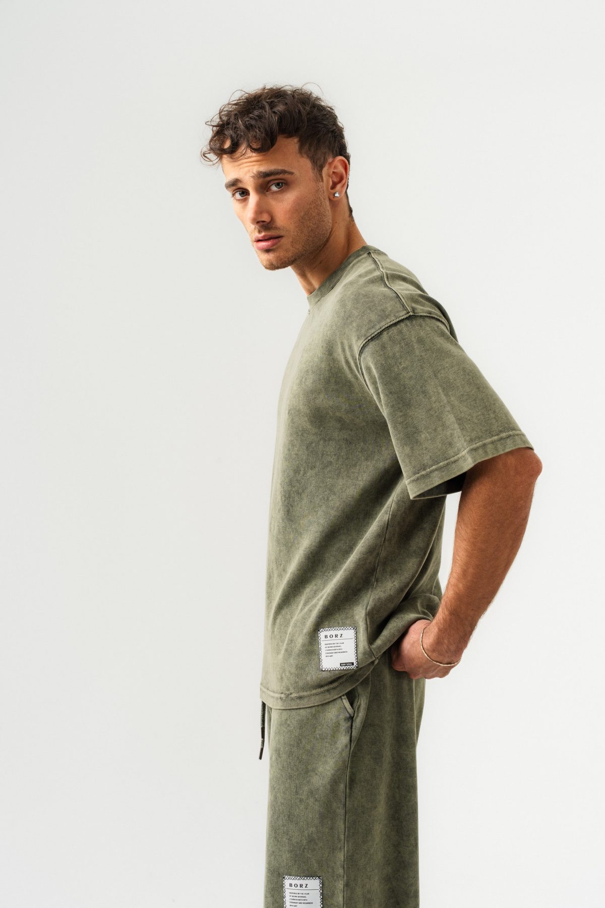 BORZ Soluk Efektli Oversize Kalıp T-shirt ve Şort Takımı — Haki (4)