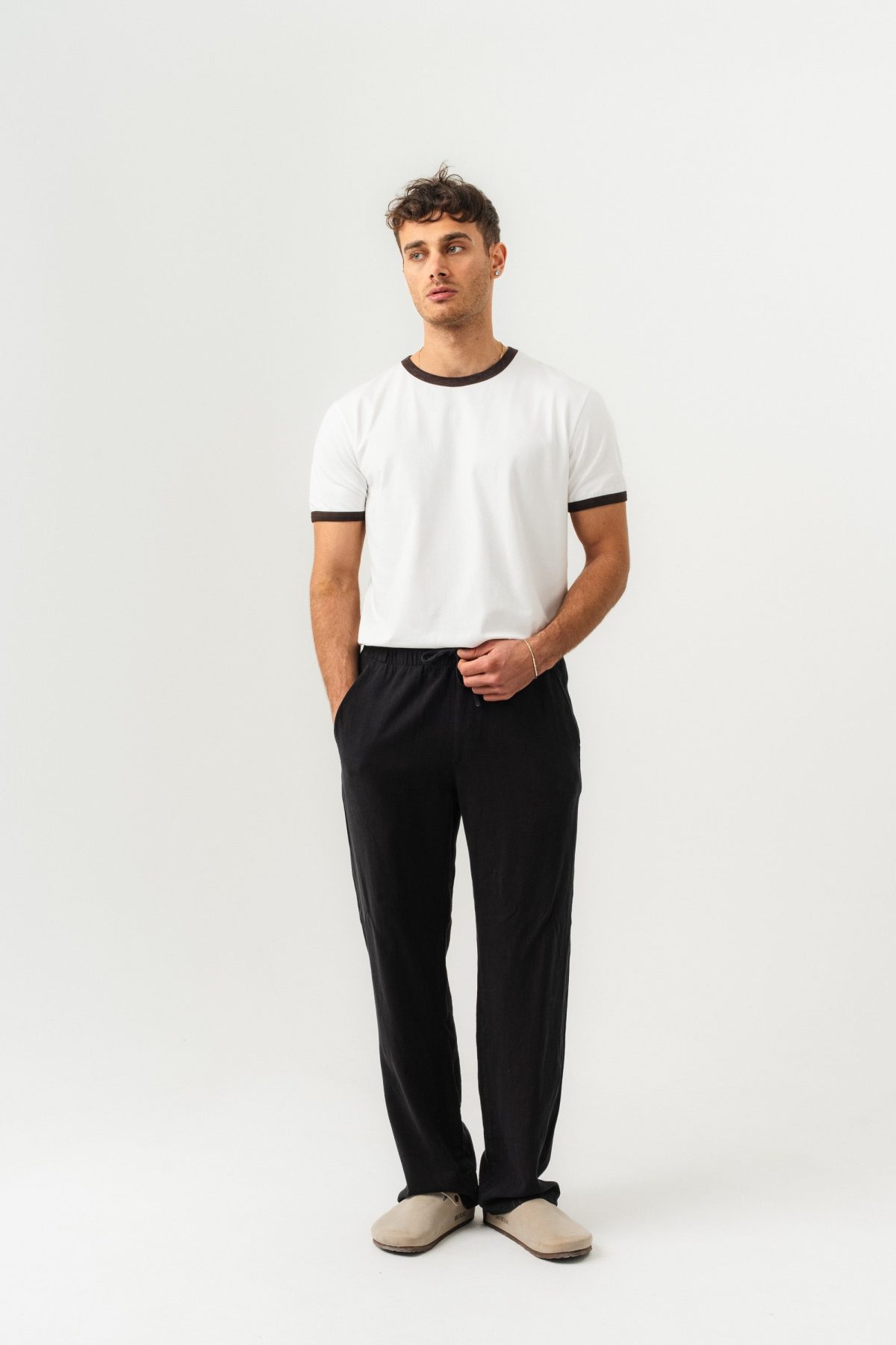 UNISEX YAKA KOL YIKAMA DETAYLI REGULAR FIT BASIC TİŞÖRT BEYAZ-KAHVE — Beyaz-Kahve (3)