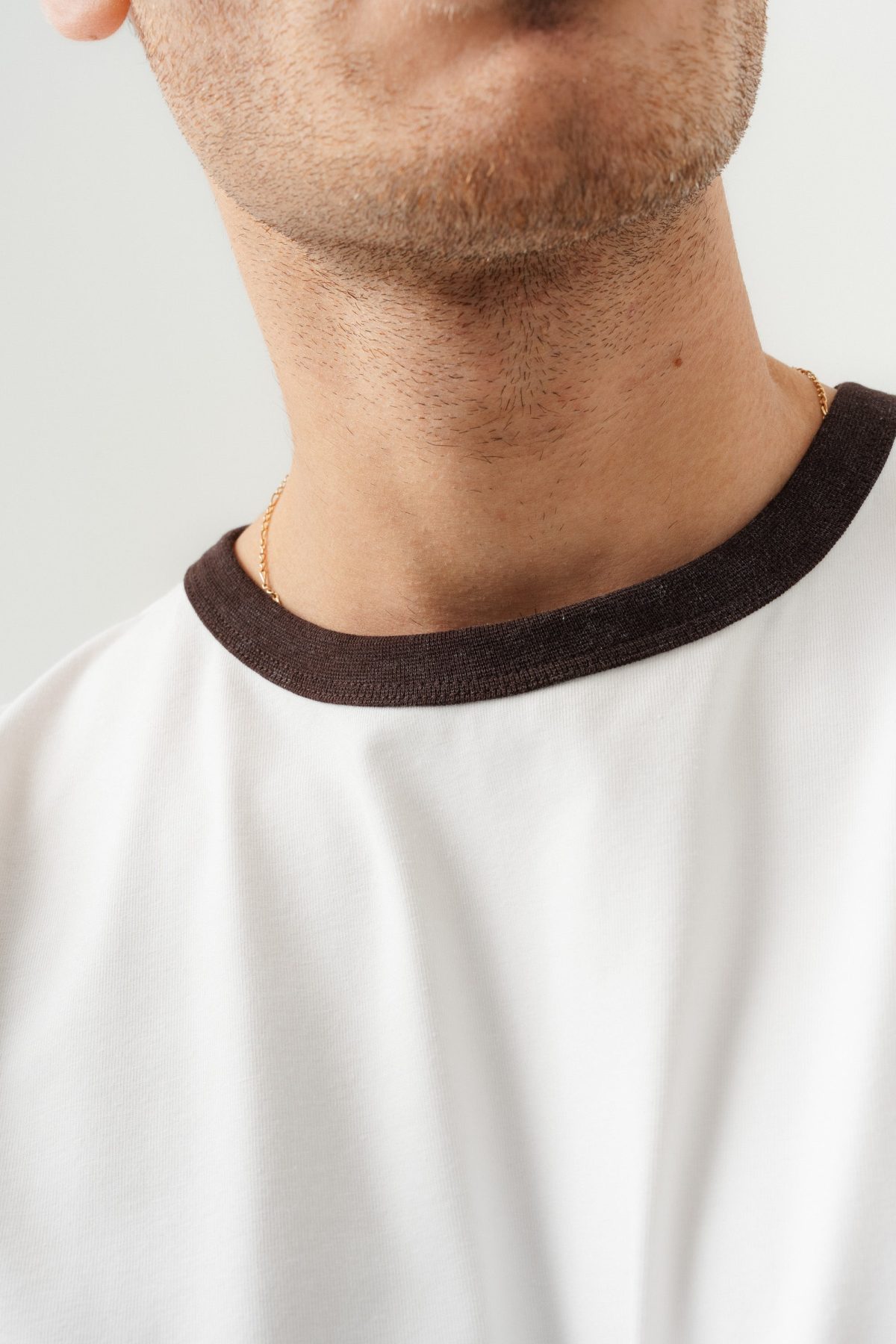 UNISEX YAKA KOL YIKAMA DETAYLI REGULAR FIT BASIC TİŞÖRT BEYAZ-KAHVE — Beyaz-Kahve (4)