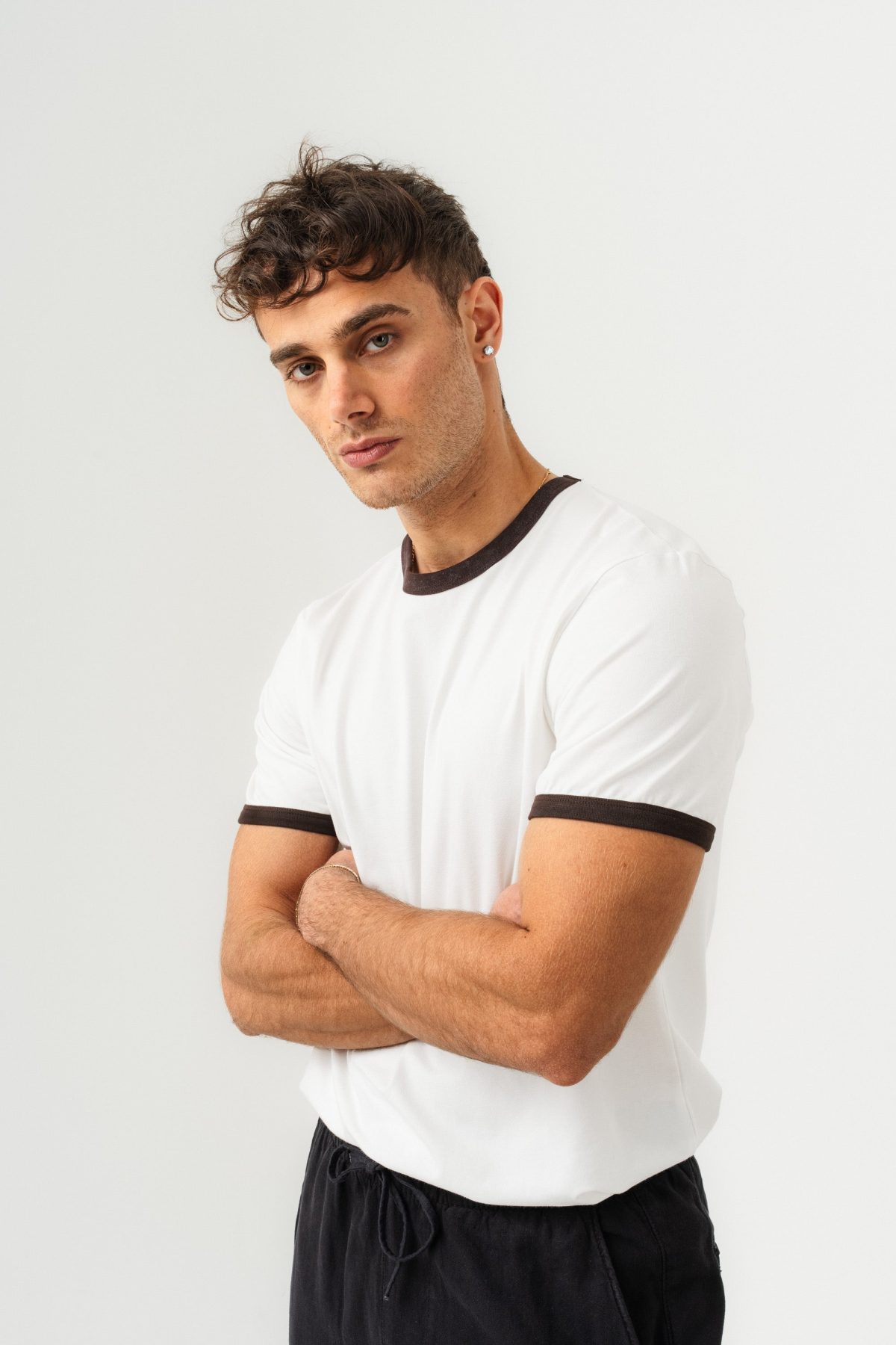 UNISEX YAKA KOL YIKAMA DETAYLI REGULAR FIT BASIC TİŞÖRT BEYAZ-KAHVE — Beyaz-Kahve (6)