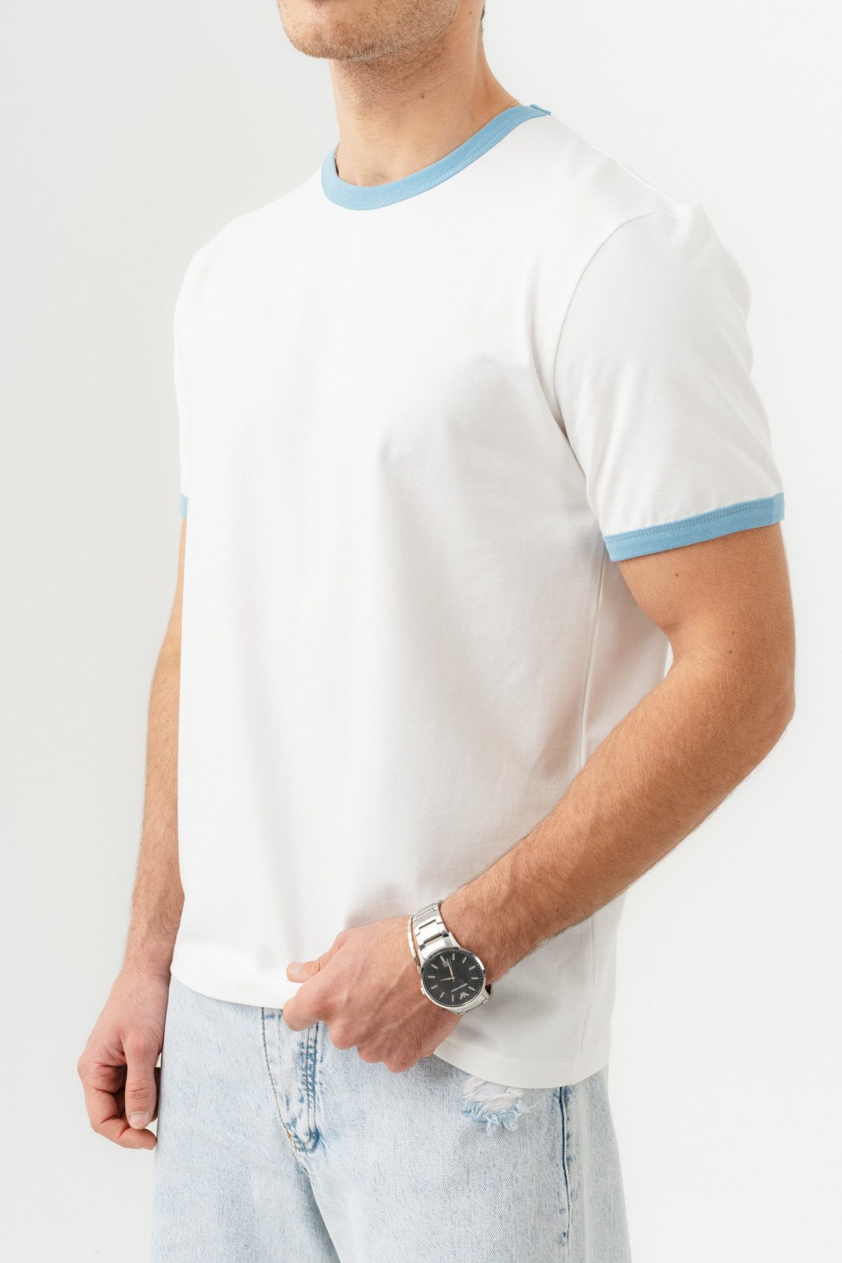 UNISEX YAKA KOL YIKAMA DETAYLI REGULAR FIT BASIC TİŞÖRT BEYAZ MAVİ —  (2)