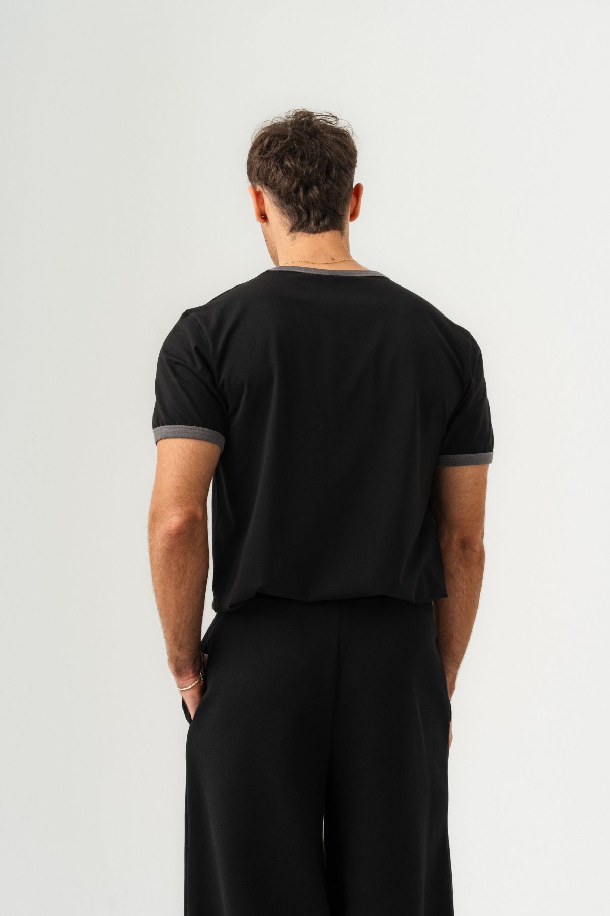 UNISEX YAKA KOL YIKAMA DETAYLI REGULAR FIT BASIC TİŞÖRT SİYAH-GRİ — Siyah-Gri (2)